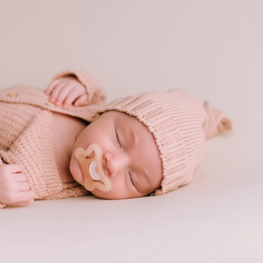 Cappello con nodo neonato